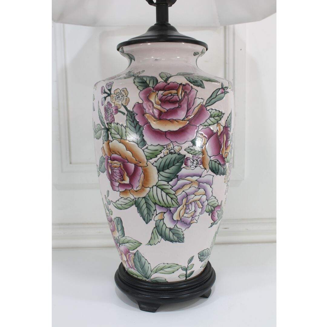 Asian floral ceramic table lamp