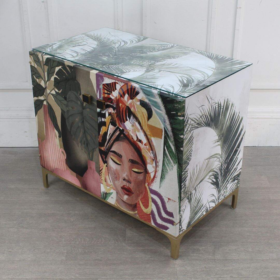 Canvas print cabinet