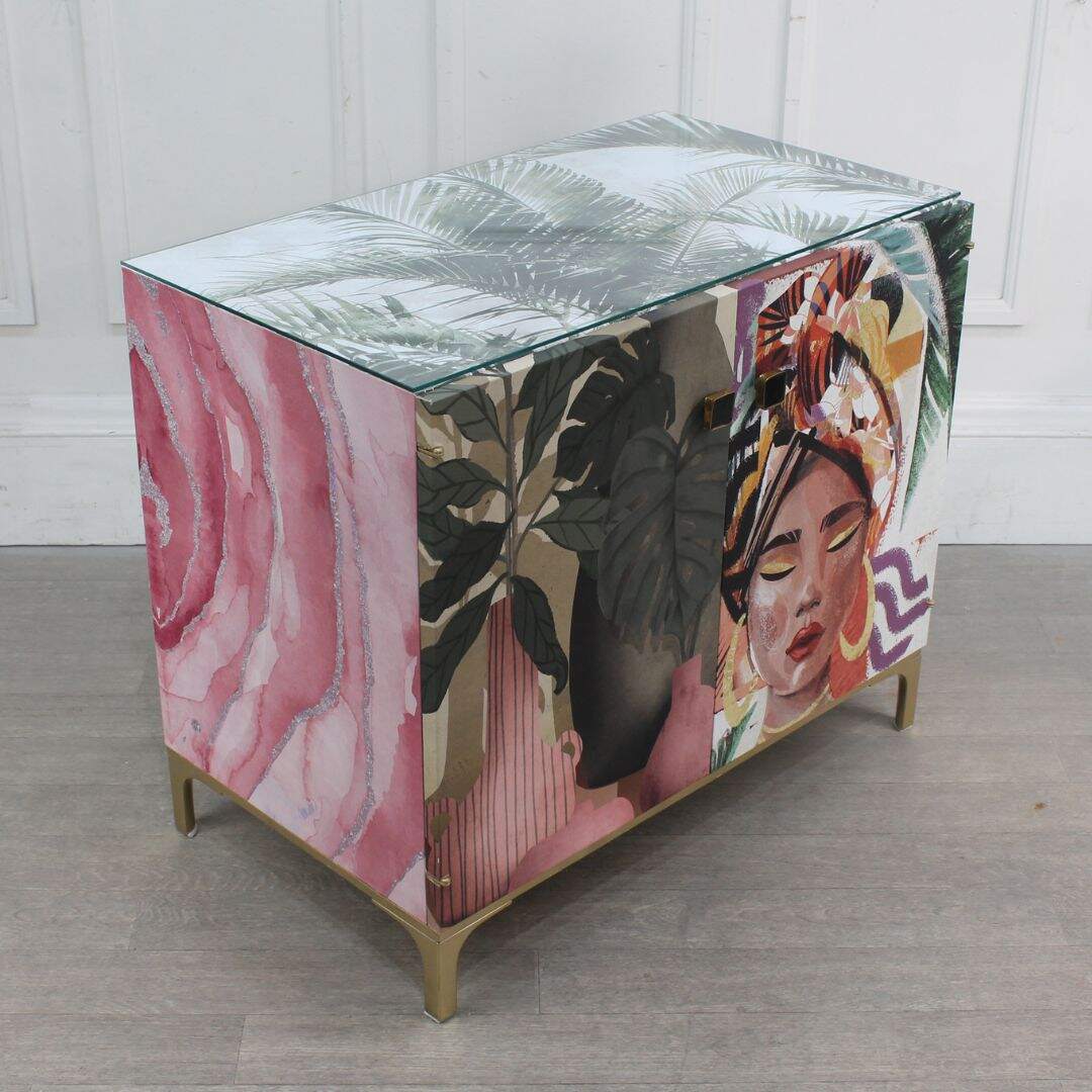 Canvas print cabinet