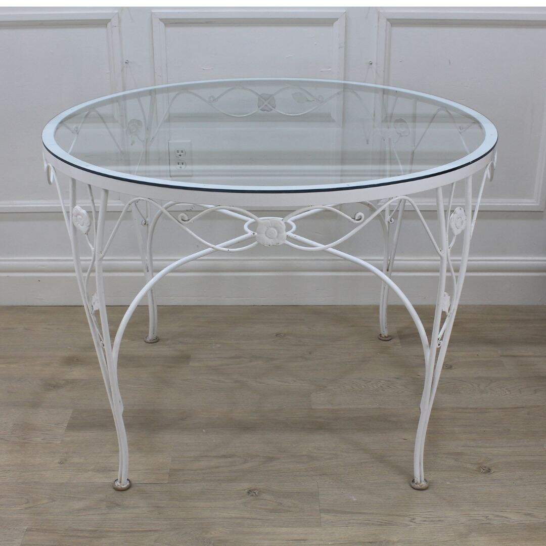 Outdoor metal table and chair set