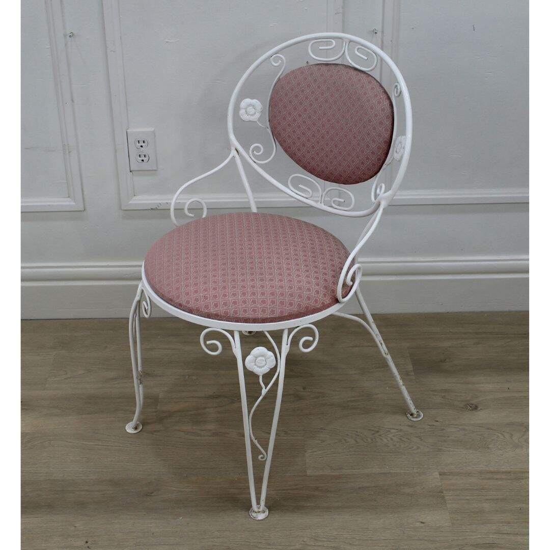 Outdoor metal table and chair set