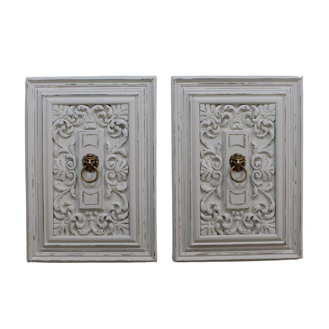 Pair of wooden wall plaques