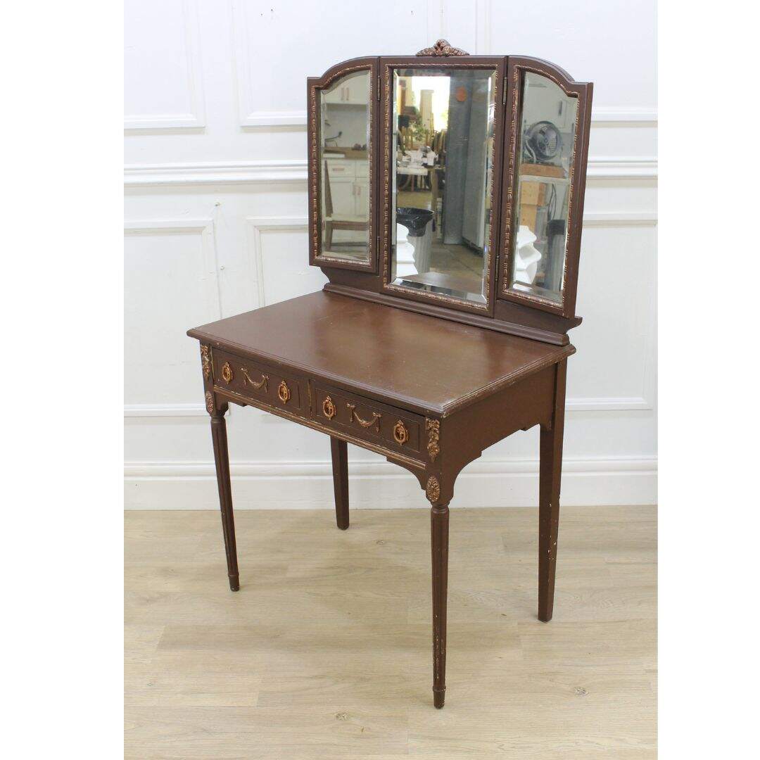 vanity with 3 part mirror and stool