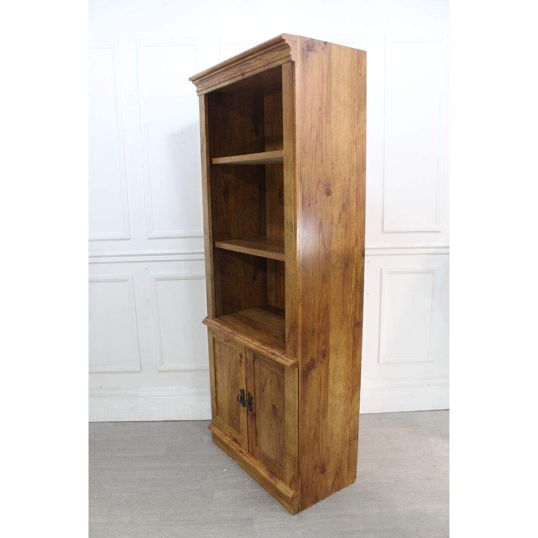Pair of pine-look bookcases