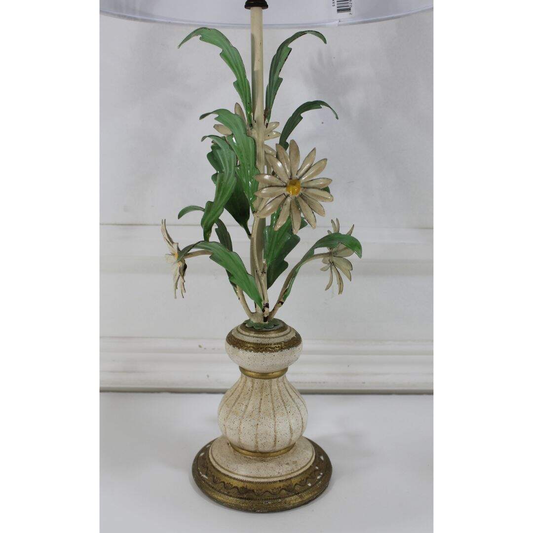 Florentine tole lamp with daisies