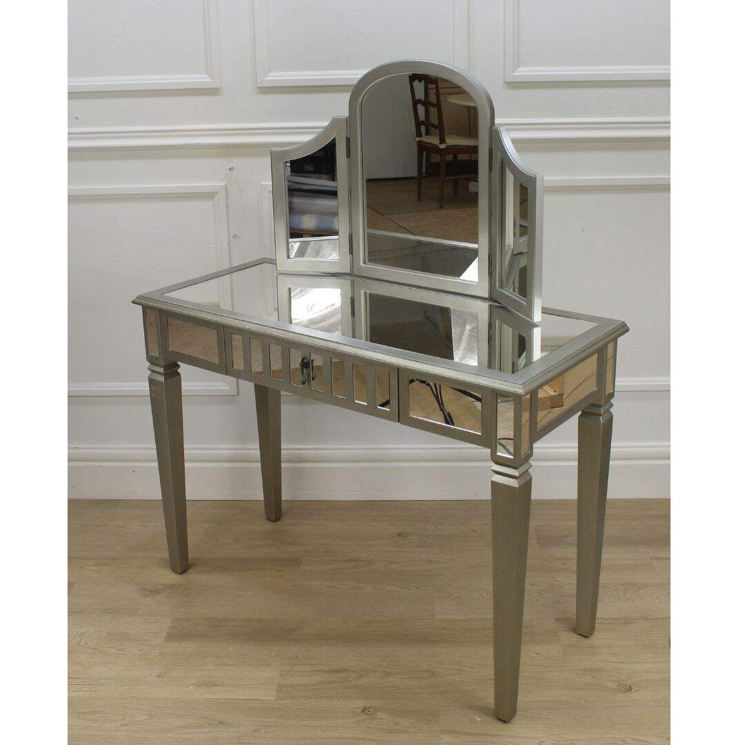 Mirrored vanity