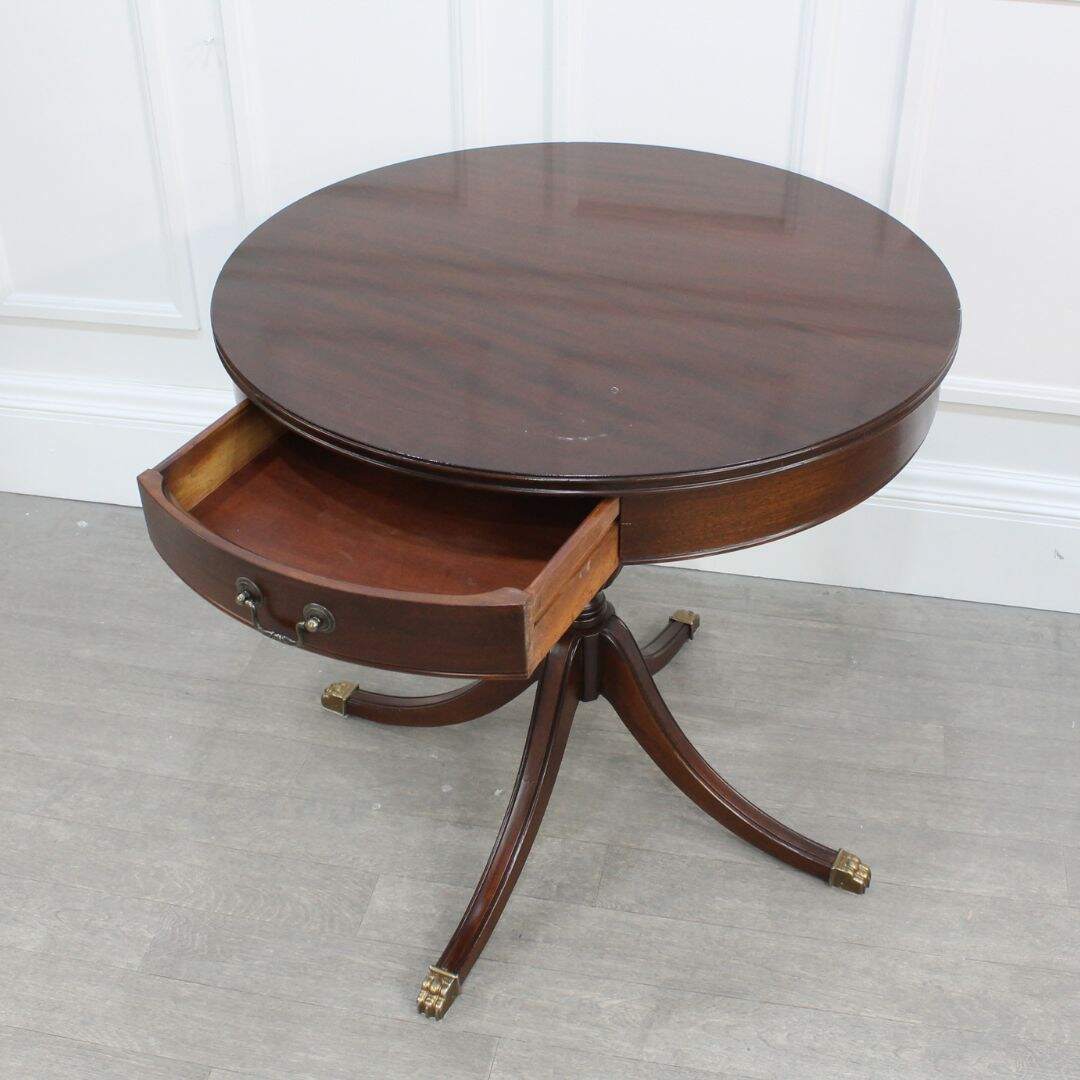 pedestal side table with mahogany veneer