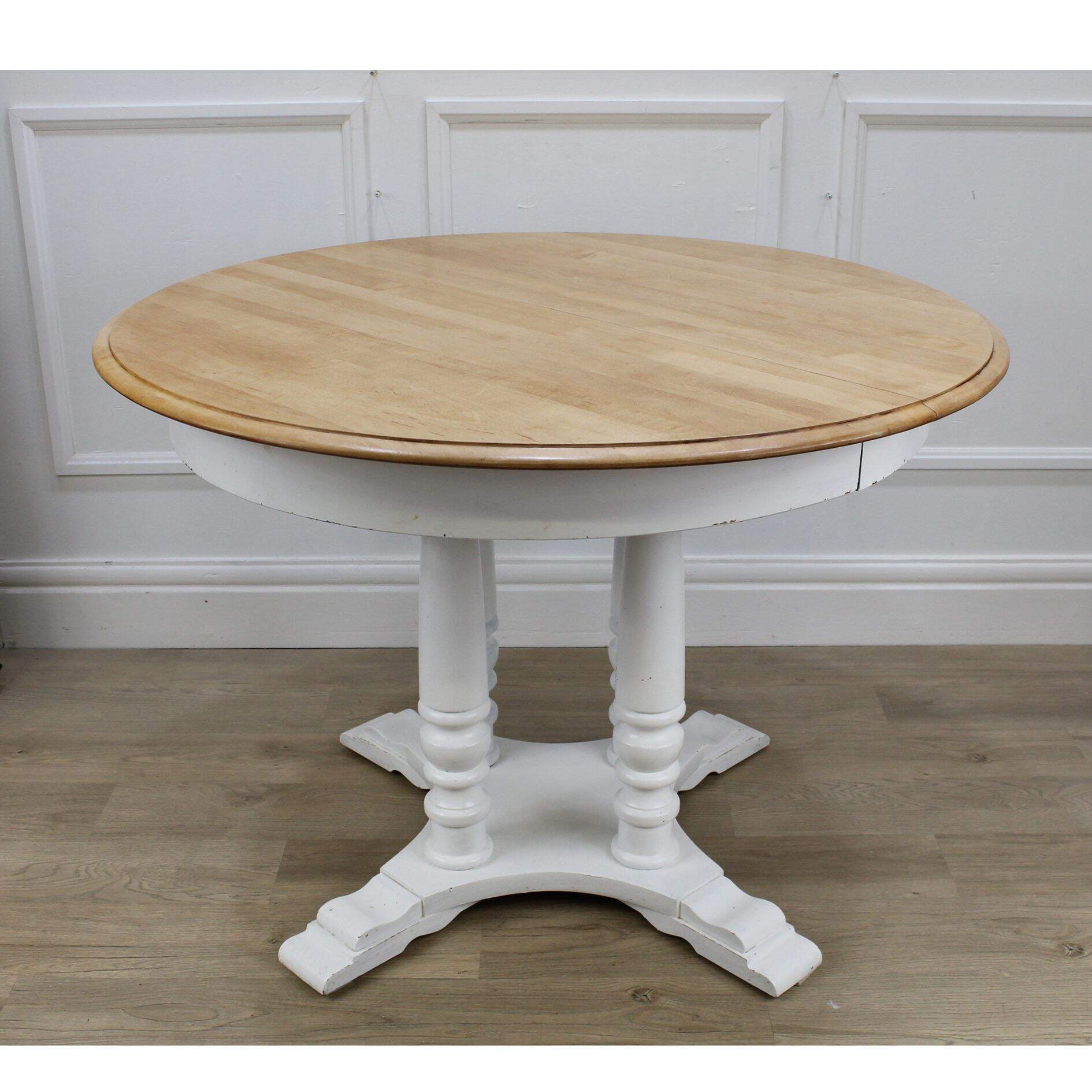 pedestal table with 4 turned legs